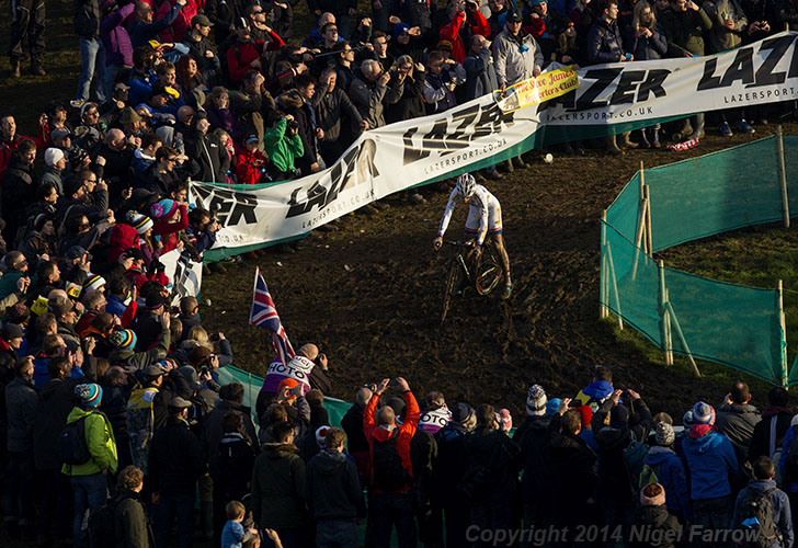 CYCLO X-Belgium's Kevin Pauwels negotiates the mud at a bend during the men's 2014-2015 UCI Cyclo-Cross World Cup round in Milton Keynes, Great Britain